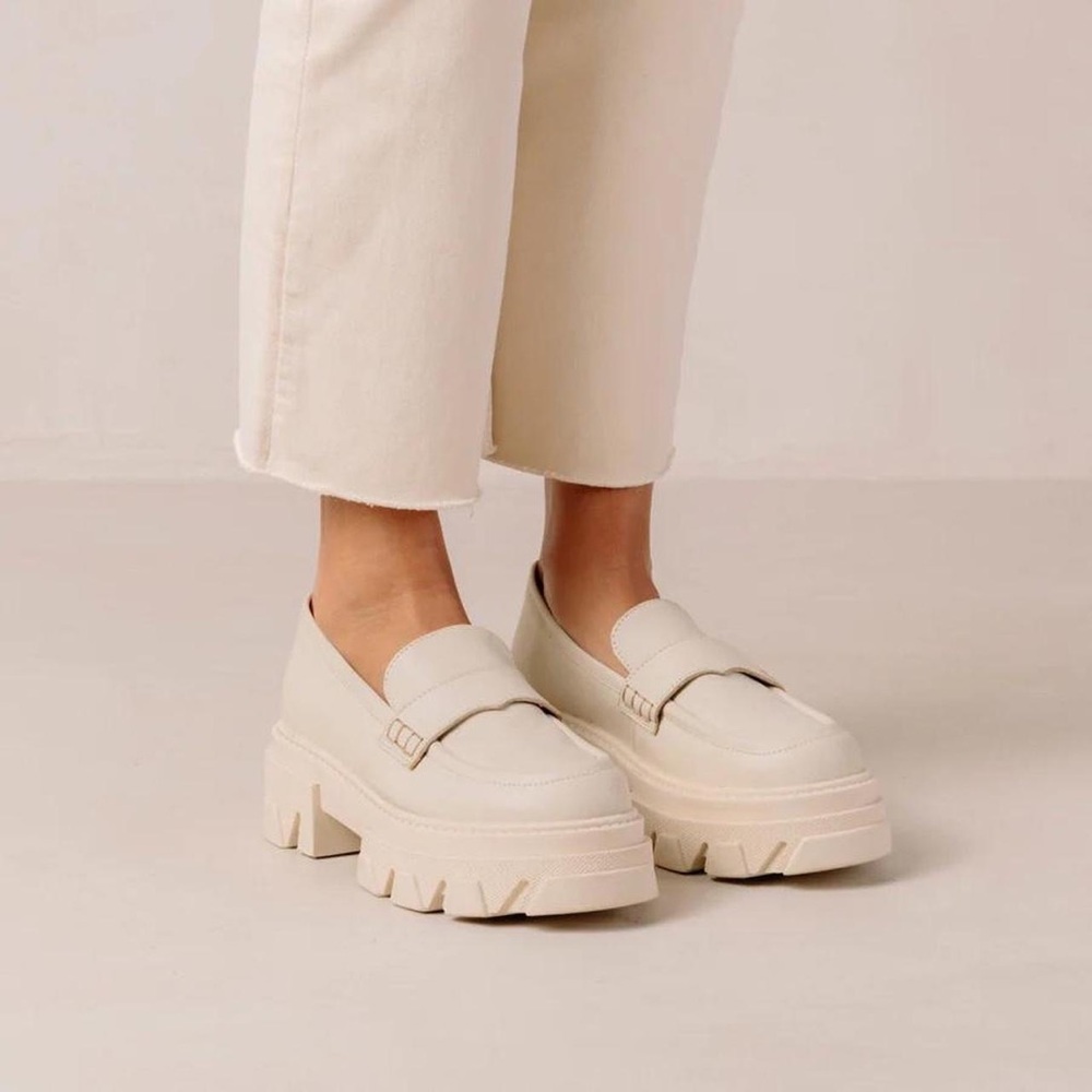 Alohas Trailblazer Loafters in Ivory/White